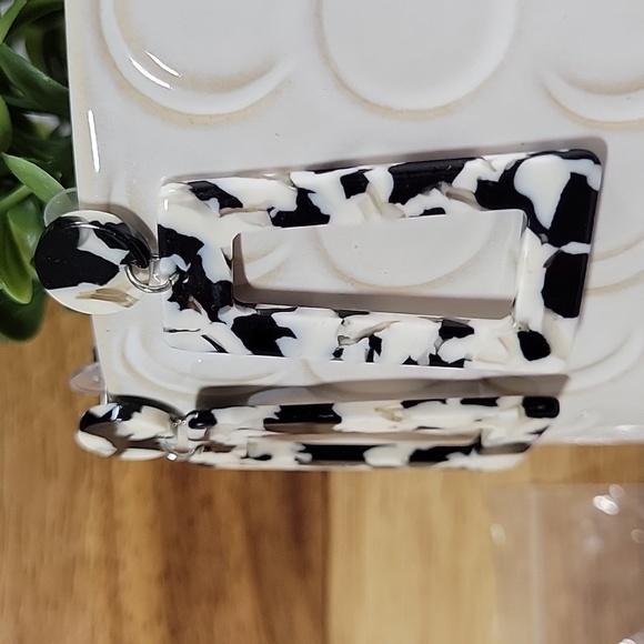 🔥LAST PAIR🔥 Dalmatian Mosaic Lucite Drop Earrings - Picture 5 of 7